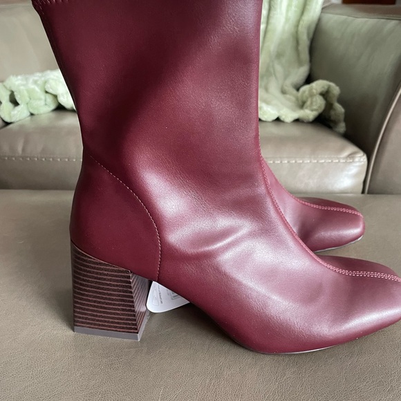 Time and Tru Burgundy Heeled Boots - Picture 2 of 5